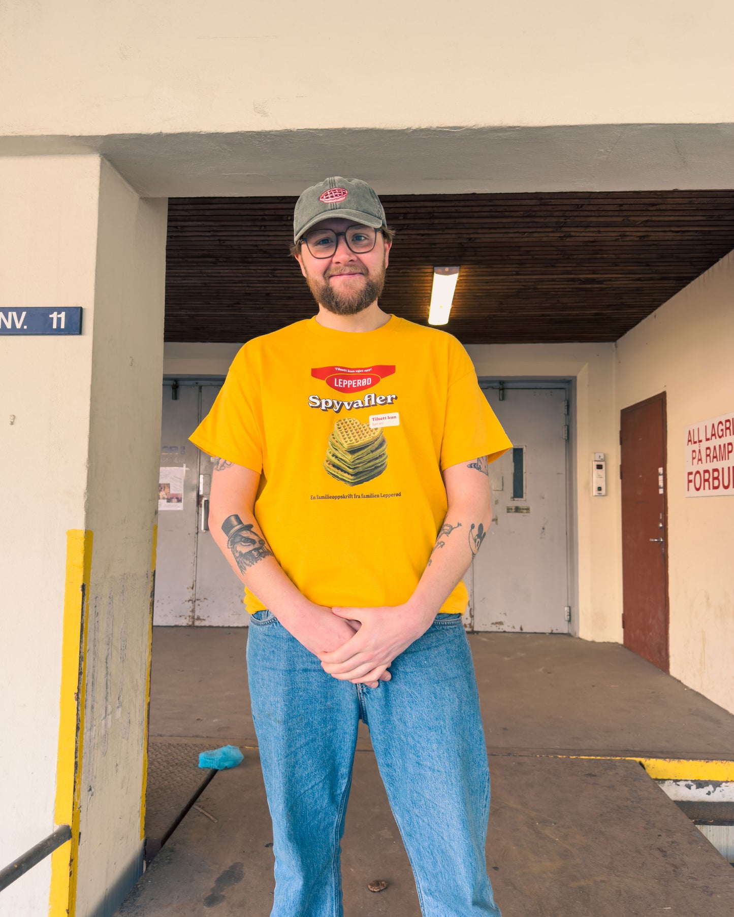 Lepperøds Spyvafler Tee | Gul