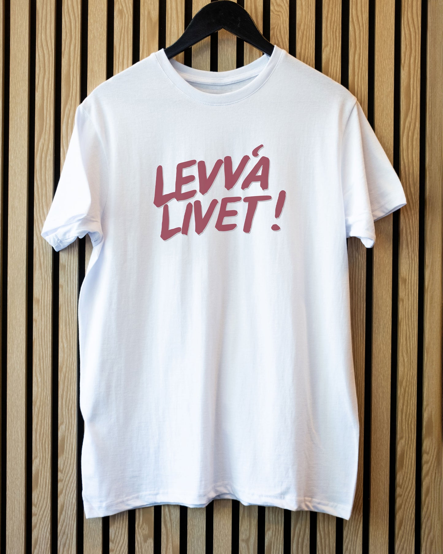 Levva Livet | Hvit | T-Skjorte