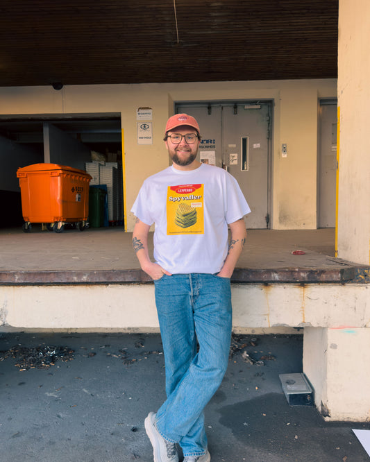 Lepperøds Spyvafler Tee | Hvit