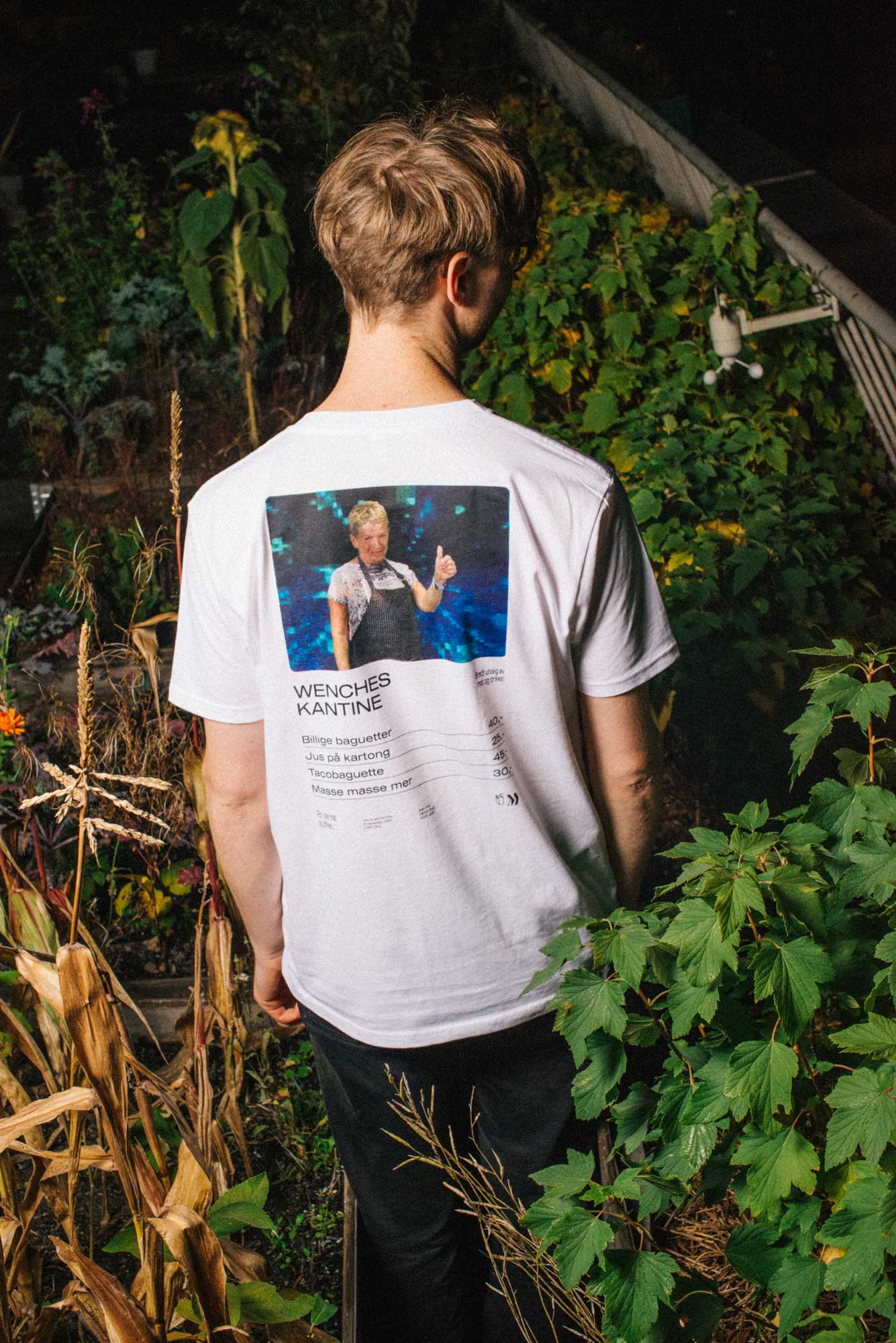 Wenches kantine | Tee