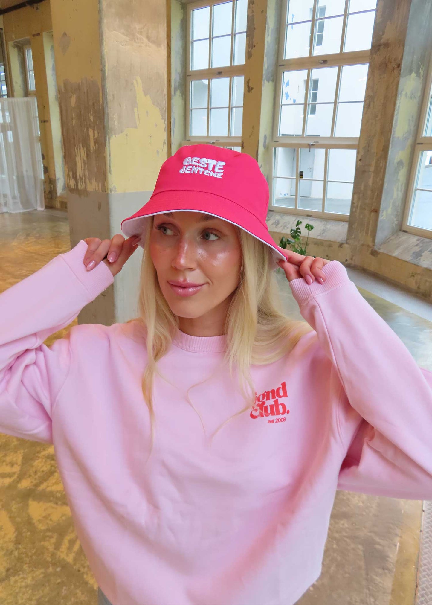 "Bestejentene" bucket hat