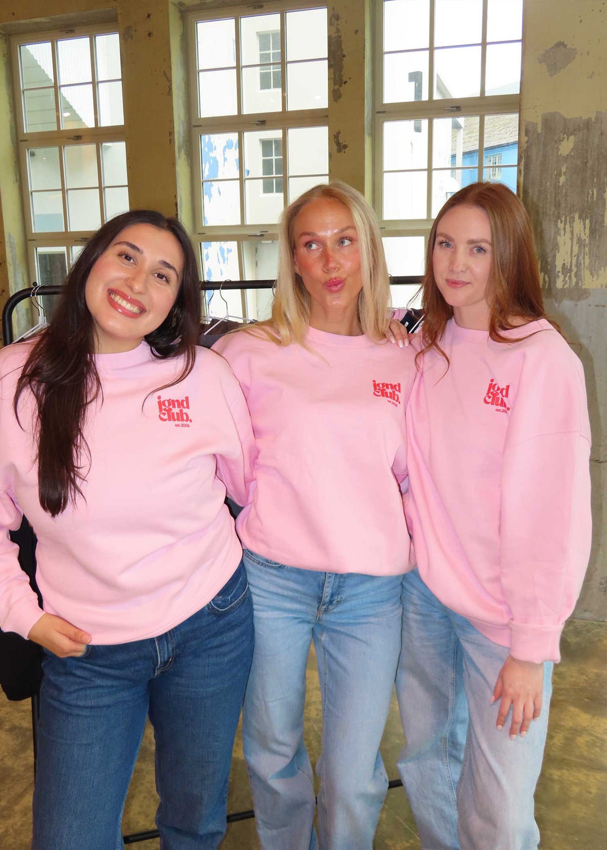 jgnd club. crewneck | strawberry