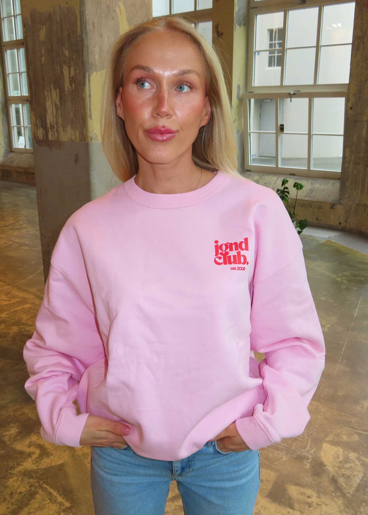 jgnd club. crewneck | strawberry