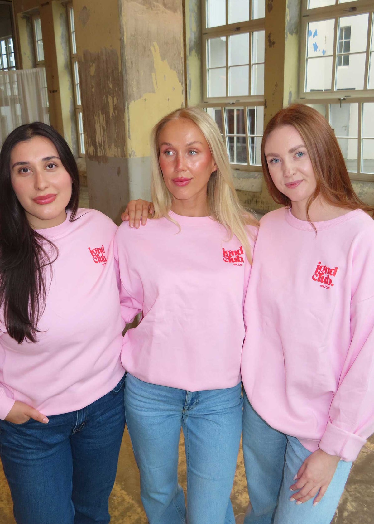 jgnd club. crewneck | strawberry