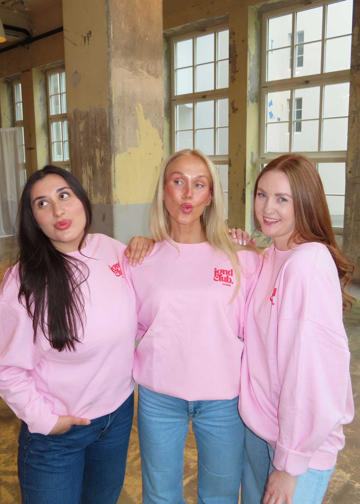 jgnd club. crewneck | strawberry